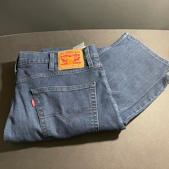 502 Levi’s Slim Straight - Picture 2 of 3